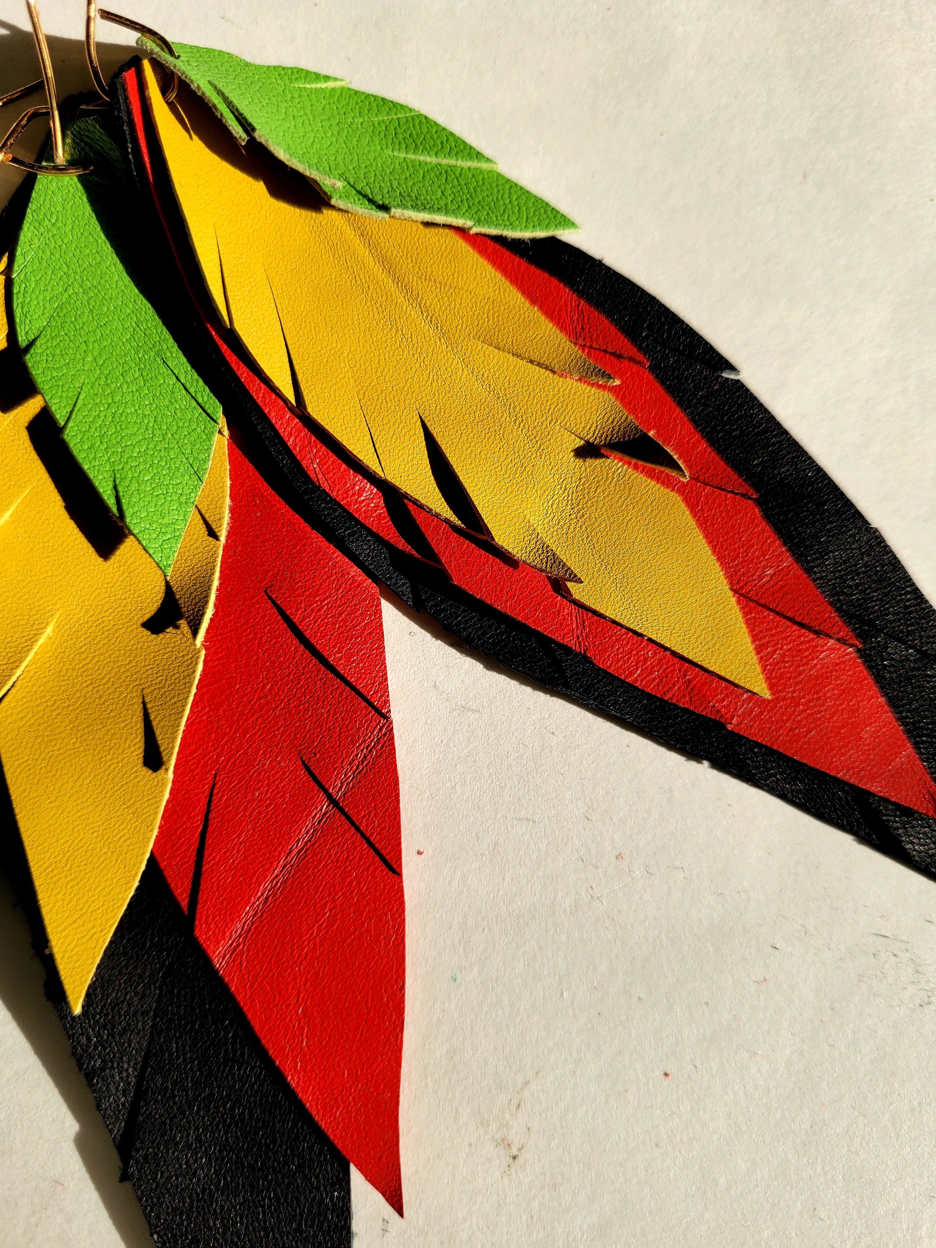'Junie', Multilayer, Multicolored Leather Feather