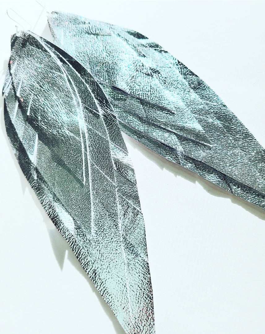 'Love @ First Sight' Multilayer Metallic Leather Feathers